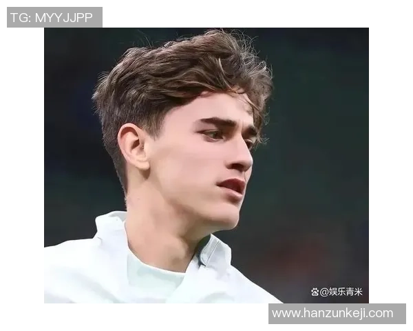 足球明星高清分身图片展示让你感受球场魅力与风采的完美结合 足球明星高清分身图片展示让你感受球场魅力与风采的完美结合